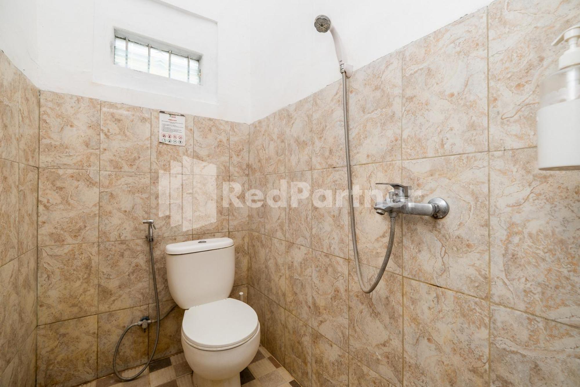 Omah Kalimosodo Mitra Reddoorz Near Stasiun Malang Kota Baru Hotel Exterior foto