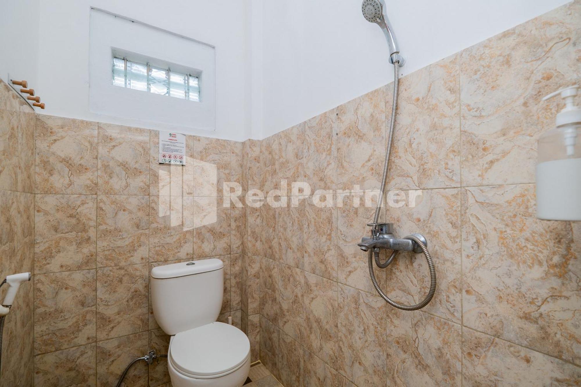 Omah Kalimosodo Mitra Reddoorz Near Stasiun Malang Kota Baru Hotel Exterior foto